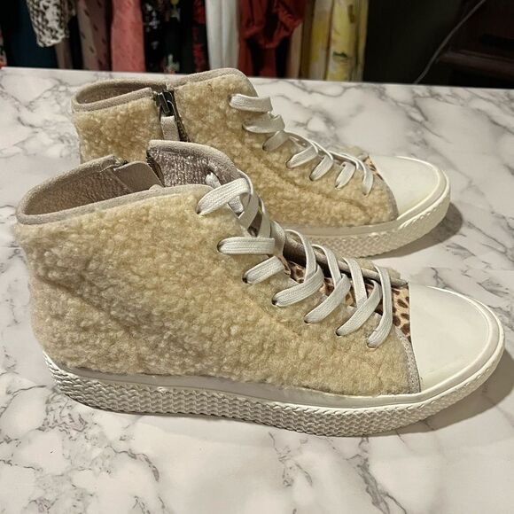 Dolce Vita Veola Plush Booties - Picture 2 of 11